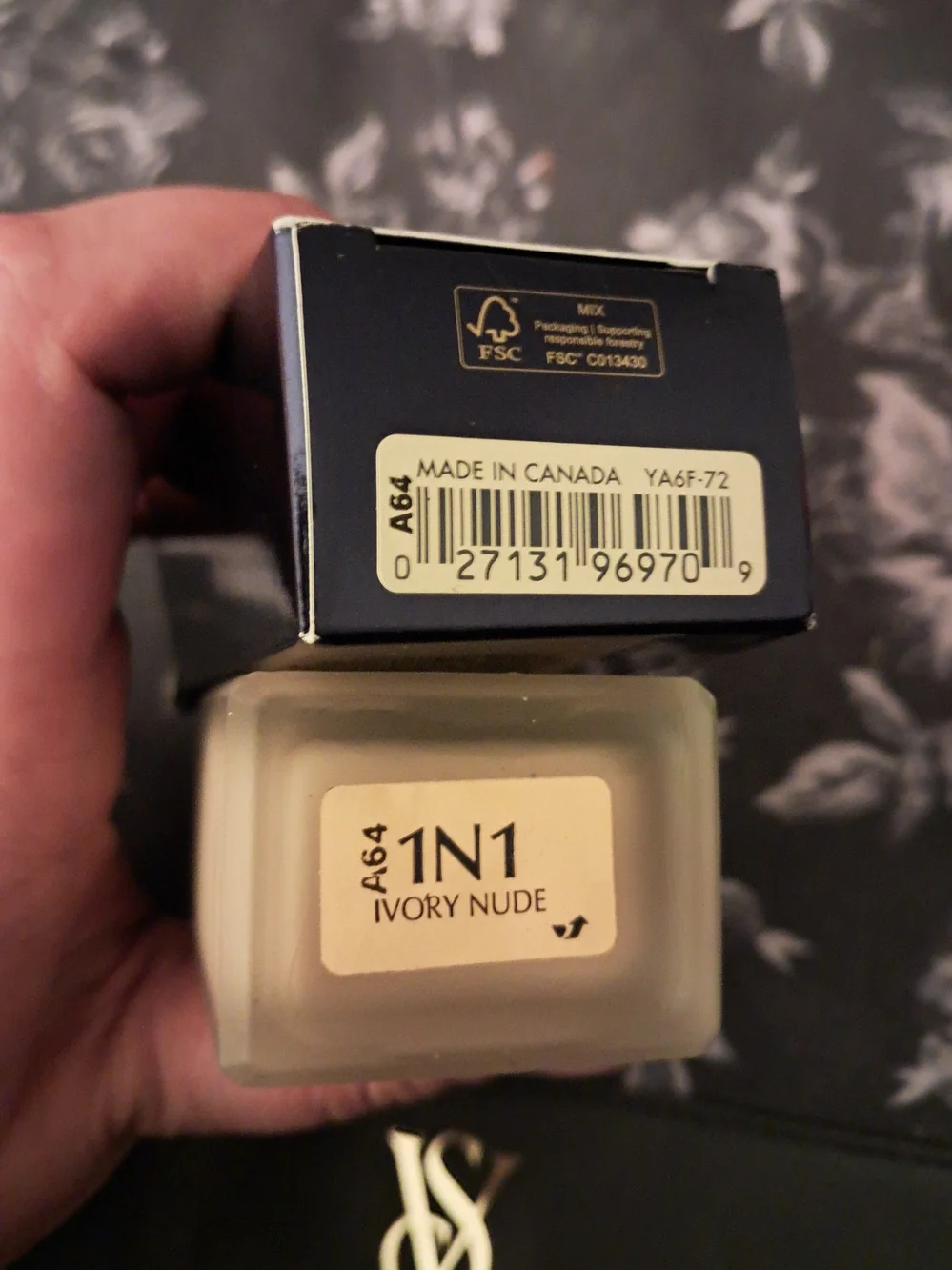 Estee Lauder Double Wear Foundation - Ivory Nude (1N1) - Cream